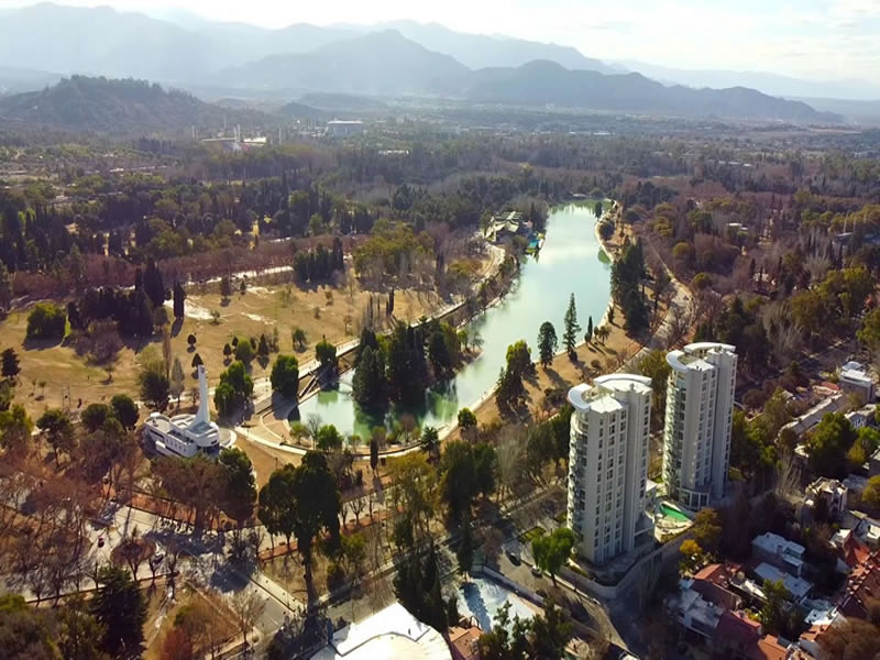 Lago Parque General San Martín, Capital. Mendoza, Argentina.