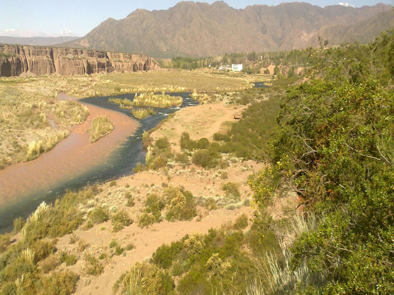 Río Mendoza, Luján de Cuyo. Mendoza, Argentina.