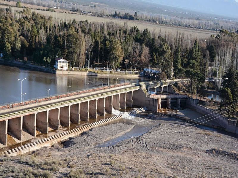 Dique Cipoletti, Luján de Cuyo. Mendoza, Argentina.