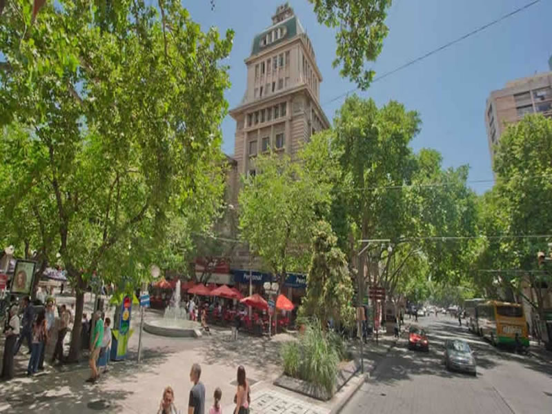 Peatonal y San Martín, Capital. Mendoza, Argentina.