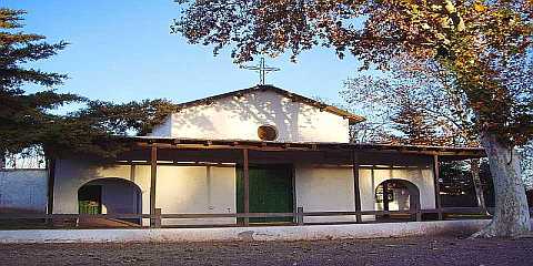 Capilla Nuestra Señora del Rosario de Las Barrancas, Mendoza. Templo religioso histórico, patrimonio arquitectónico y Monumento Histórico Nacional en Maipú. Decreto Nacional 9051.
